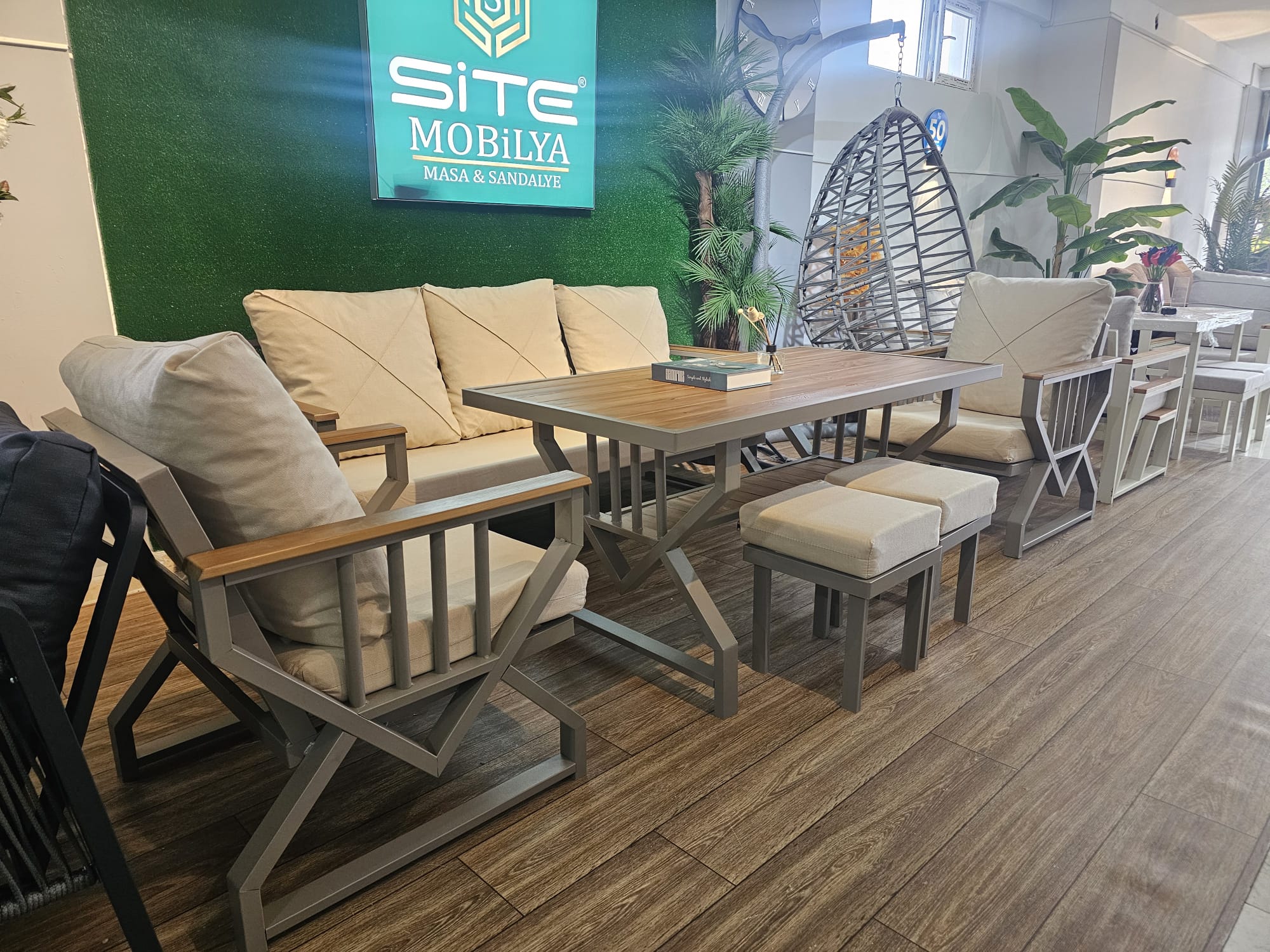 Piramit Model Bahçe Balkon Mobilyası 2