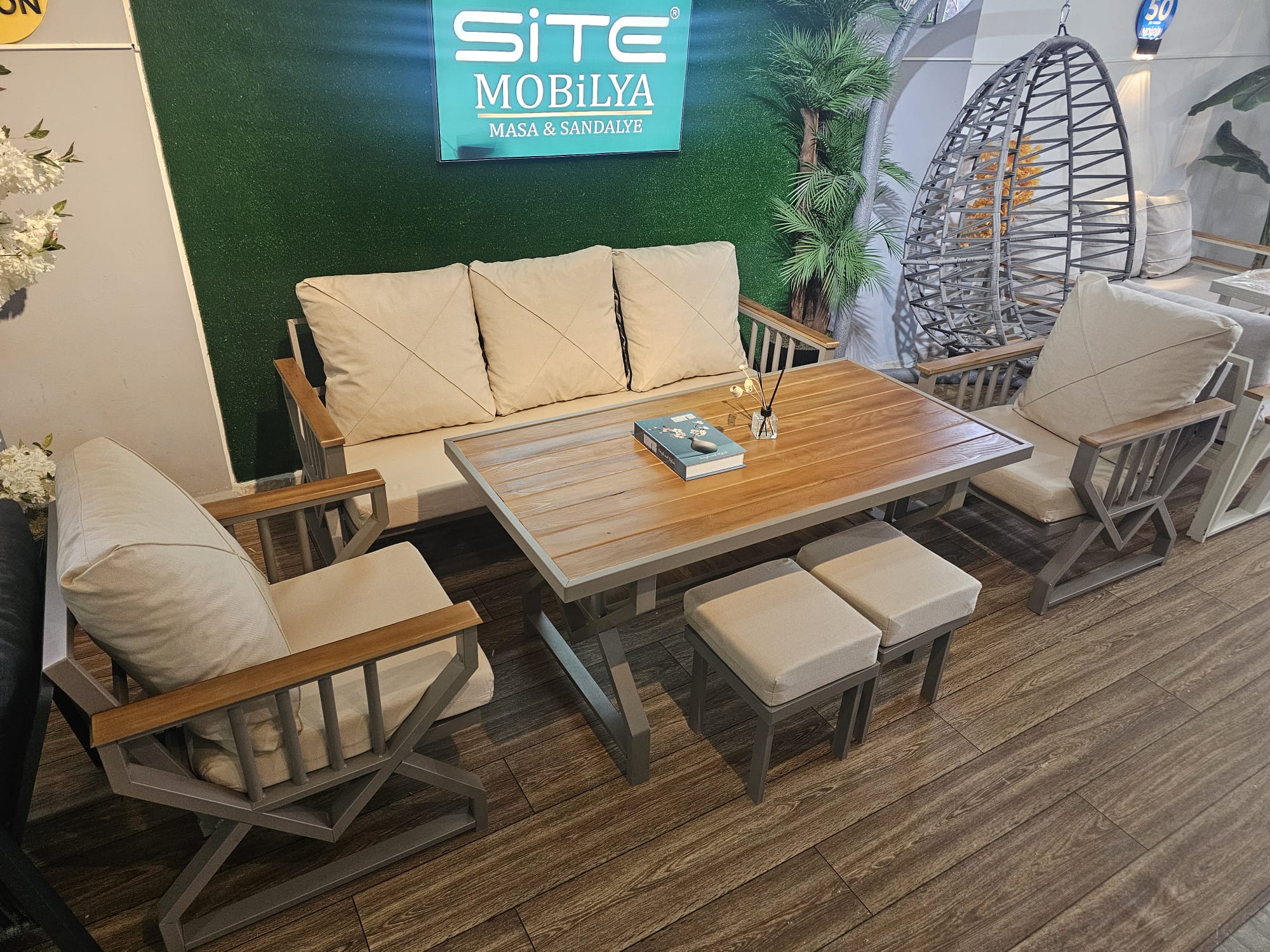 Piramit Model Bahçe Balkon Mobilyası 3